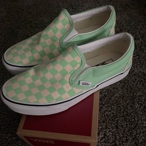 Men 6.0 and Women 7.5